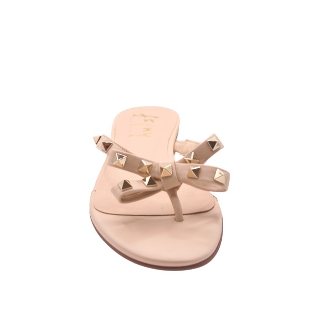 Beige thong sandal with two bow-shaped straps decorated with gold pyramid studs front view 