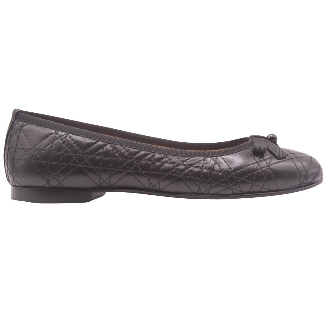 Candiace - Black Leather Black Pearl