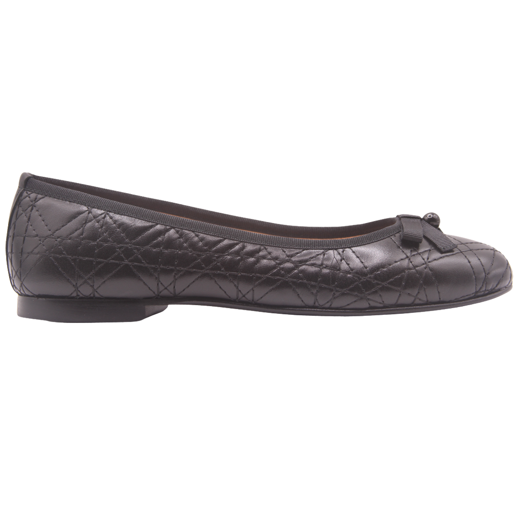 Candiace - Black Leather Black Pearl