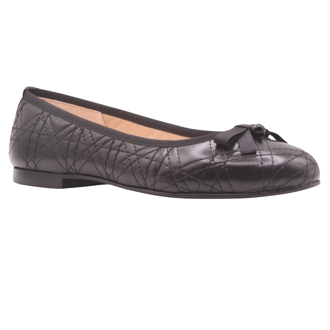 Candiace - Black Leather Black Pearl