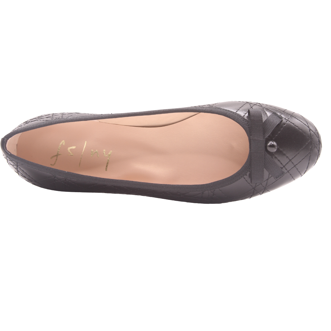 Candiace - Black Leather Black Pearl