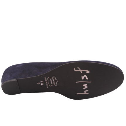 black toelex sole with logo and size 
