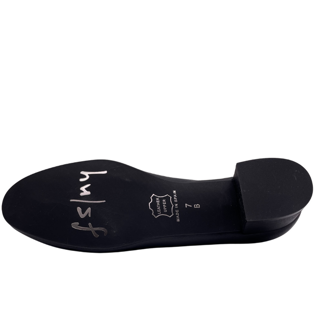 black toeflex sole with logo and size 