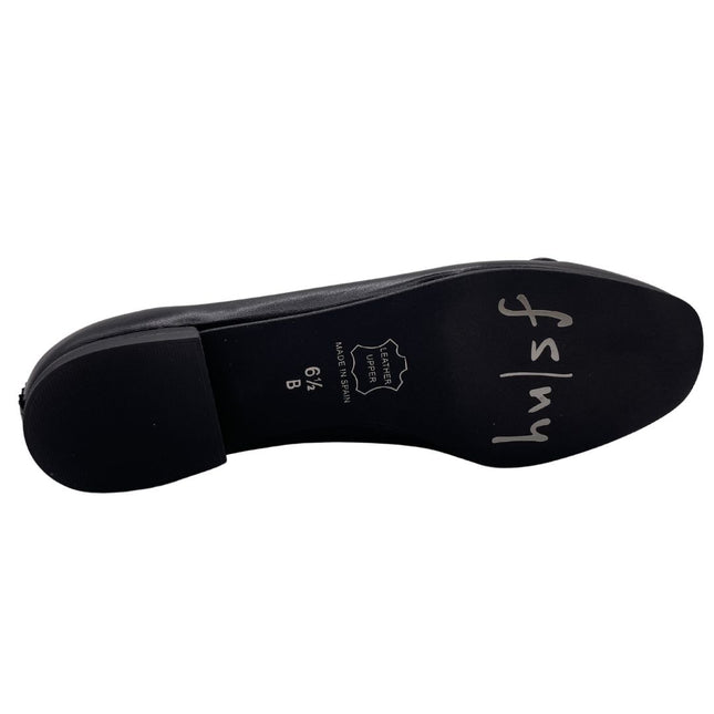 Black toeflex sole with logo and size 