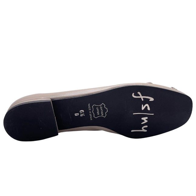 black toeflex sole with logo and size 
