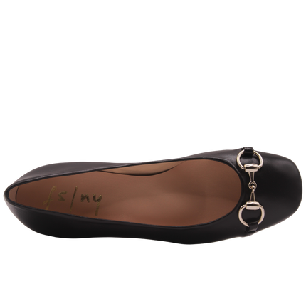 TOP VIEW BLACK LEATHER LOW BLOCK HEEL WITH A SLIVER BLUCKLE 