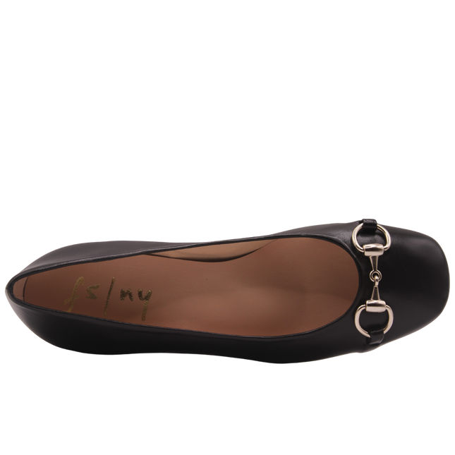 TOP VIEW BLACK LEATHER LOW BLOCK HEEL WITH A SLIVER BLUCKLE 