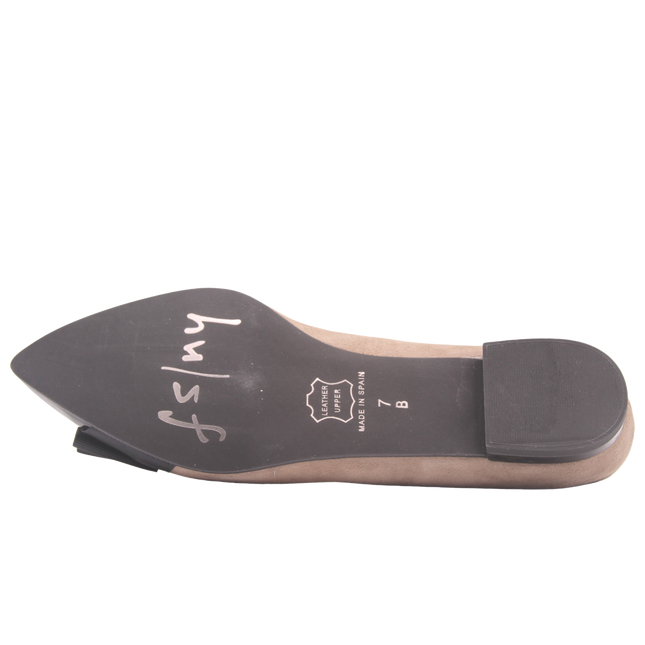 black toeflex sole with logo and size 