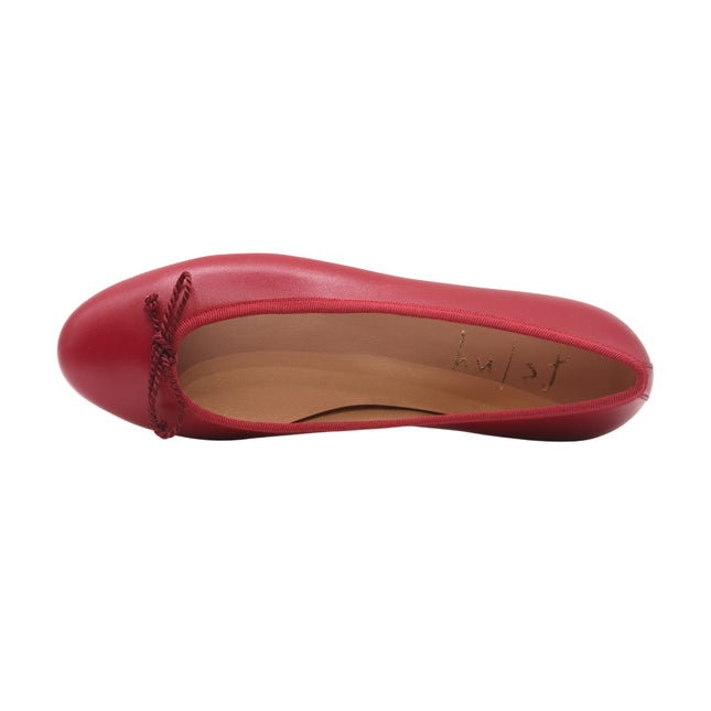 Red flat shoe on a white background WITH A DRAWSTING BOW 