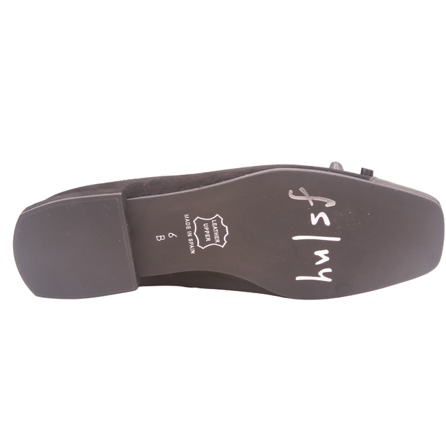 black toflex sole with logo 