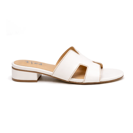 Riviera White/Camel Trim